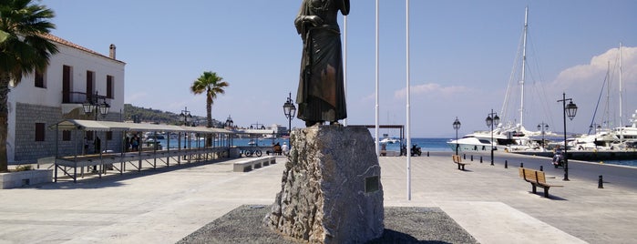 Πλατεία Ποσειδωνίου is one of Tempat yang Disukai Apostolos.