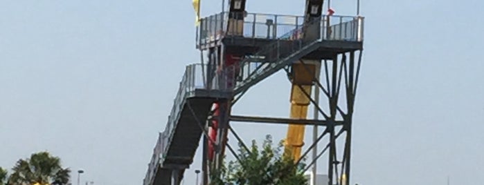 Kona Cooler at Hawaiian Falls is one of Joe'nin Beğendiği Mekanlar.