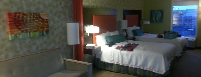 Home2 Suites by Hilton Jacksonville, NC is one of Tempat yang Disukai Rosana.