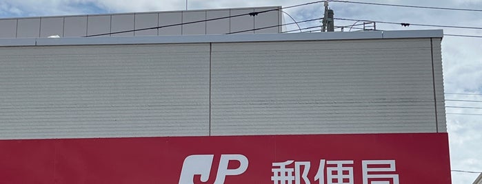 JPローソン 万代シティ郵便局店 is one of Lieux qui ont plu à ヤン.