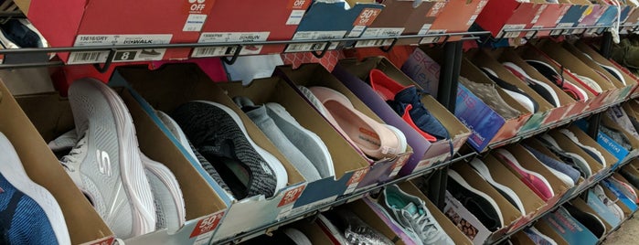 SKECHERS Factory Outlet is one of Lizzie : понравившиеся места.