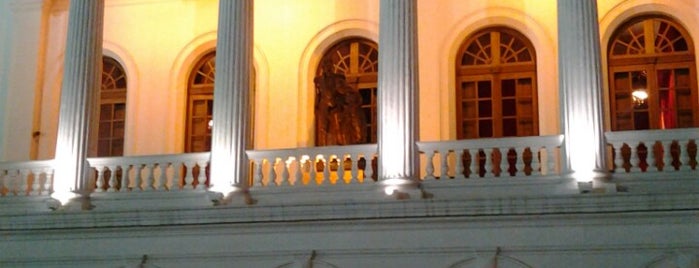 Teatro Sucre is one of Lugares favoritos de Jehan.