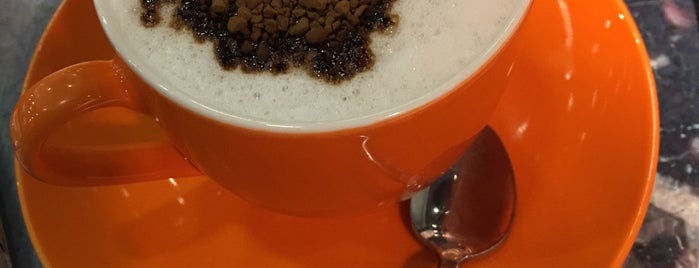Blue Cafe is one of Sıcak muhabbetler için,buralarda kahve için....