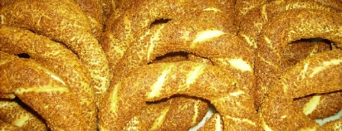 Simit Sarayı is one of Locais curtidos por Ahmet.