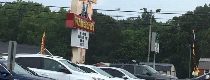 Whiteford's Giant Burger is one of Tempat yang Disukai Rhea.