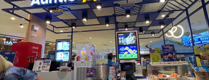 Auntie Anne's is one of Upakon : понравившиеся места.