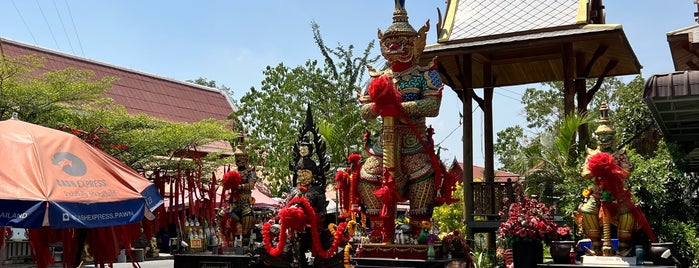 Wat Prayasuren is one of ช่างกุญแจพระยาสุเรนทร์ ใกล้ฉัน 088-183-6444.
