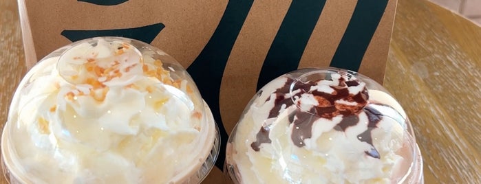 Starbucks is one of Pravitさんのお気に入りスポット.