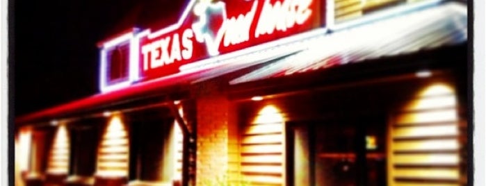 Texas Roadhouse is one of สถานที่ที่บันทึกไว้ของ Matt.