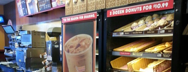 Dunkin' is one of Lizさんのお気に入りスポット.