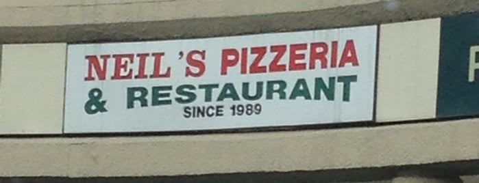 Neil's Pizzeria & Restaurant is one of Lizzie'nin Beğendiği Mekanlar.