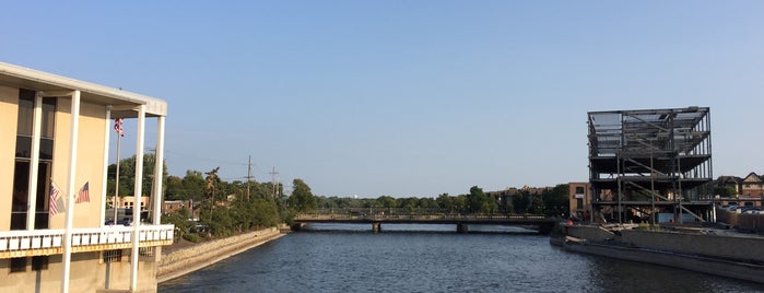 Fox River Bridge is one of Bridges.