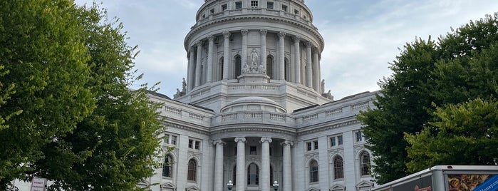 Wisconsin State Capitol is one of Tempat yang Disukai Michael.