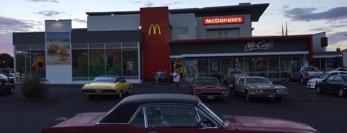 McDonald's is one of Auckland cafe list.