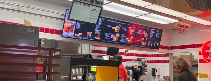 McDonald's is one of Tempat yang Disukai Corey.