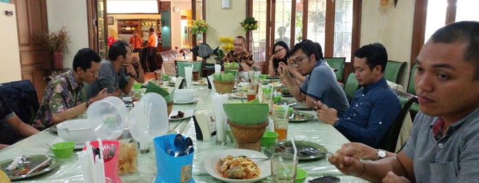 Gama Candi Resto is one of Wisata Kuliner -Semarang.