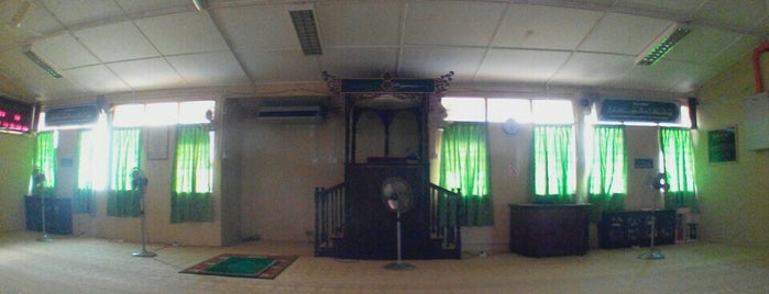Masjid Kg. Durian Guling is one of Baitullah : Masjid & Surau.