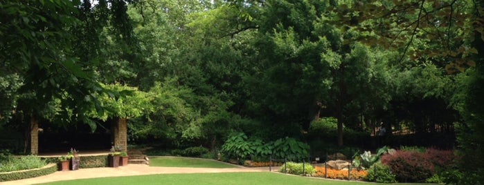 Botanical Gardens at Heritage Park is one of Tempat yang Disukai Moira.