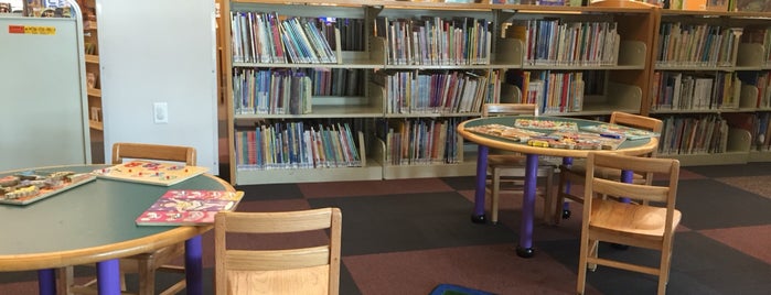 Fort Worth Library Summerglen Branch is one of Posti che sono piaciuti a Moira.