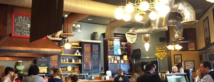 Potbelly Sandwich Shop is one of Livさんの保存済みスポット.