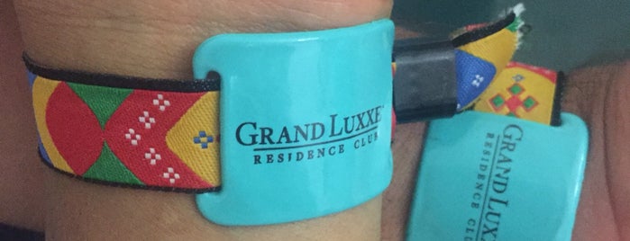 Grand Luxxe Residence is one of Locais curtidos por Alex.