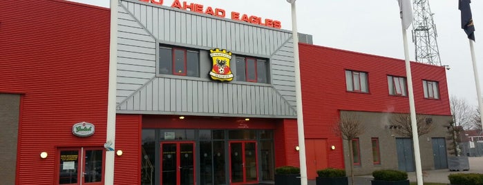 Stadion de Adelaarshorst is one of Lieux qui ont plu à Dennis.