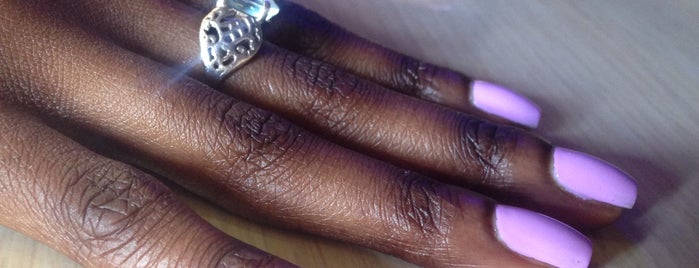 Vivian's Nails is one of Orte, die Jennifer gefallen.