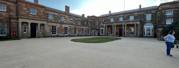 Hillsborough Castle is one of Carlさんのお気に入りスポット.