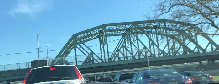 New Jersey/Pennsylvania state border - Bridge Street crossing is one of state border crossings.