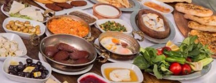 Zeytin Cafe & Restaurant is one of kahvaltı.