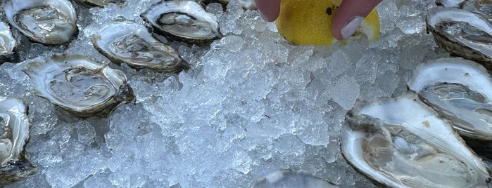 Island Creek Oyster Raw Bar is one of Try Out.