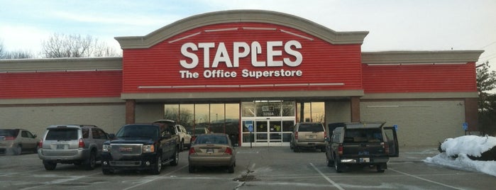 Staples is one of Lieux qui ont plu à Maggie.