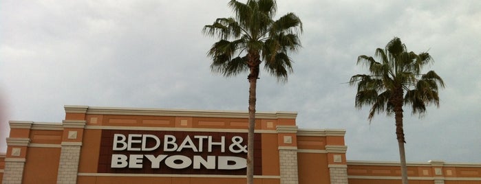Bed Bath & Beyond is one of Tempat yang Disukai Emyr.