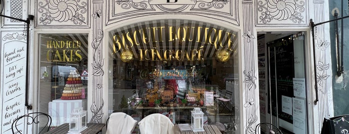 Biscuiteers Boutique is one of Cafés.