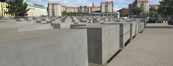 Мемориал памяти убитых евреев Европы is one of Berlin.