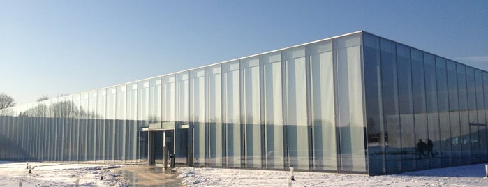Louvre-Lens is one of Lenaさんのお気に入りスポット.