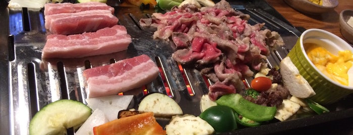 Quarters Korean BBQ is one of Danさんのお気に入りスポット.