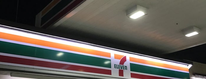 7-Eleven is one of Derrickさんのお気に入りスポット.