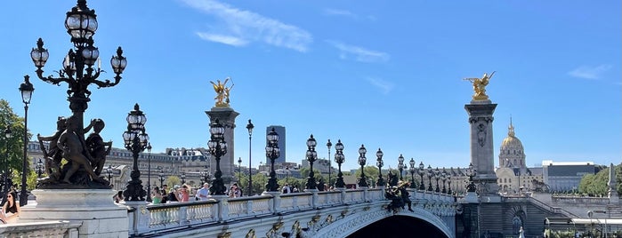 Pont Alexandre III is one of Lieux qui ont plu à Baruch.