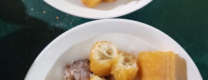 Cháo Sườn Ngõ Huyện is one of Hanoi food.