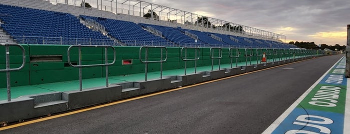 Formula 1 Grand Prix Circuit is one of Tempat yang Disukai Sara.