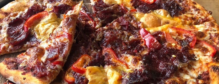 Pizza Rucola is one of Lugares favoritos de ba$ak.