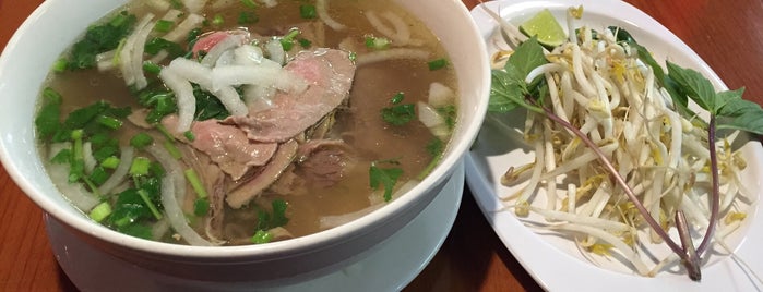 Pho Cali is one of Lugares favoritos de Amy.