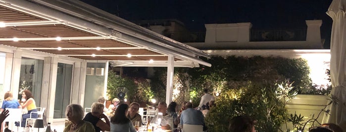 Εστιατόριο Μουσείου Μπενάκη is one of Virtue : понравившиеся места.