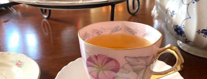 Tudor Rose English Tea Room is one of Abhinav 님이 저장한 장소.