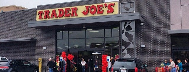 Trader Joe's is one of Lugares favoritos de Dominique.