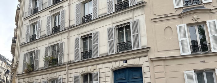 La Maison de Van Gogh is one of Paris turist.