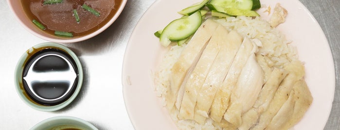 Mongkol Chai Chicken Rice is one of Posti salvati di Christine.