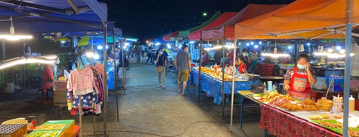Sangkhla Buri Market is one of กาญจนบุรี.