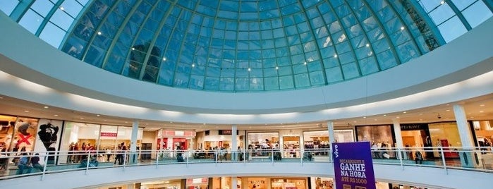 Flamboyant Shopping is one of Lieux qui ont plu à Taynã.